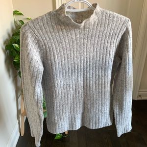 Uniqlo ribbed grey mockneck sweater